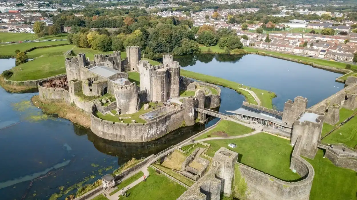Explore Wales: Top Destinations, History and Travel Tips Pro